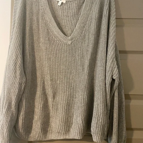 BP. grey v-neck sweater - Picture 2 of 2